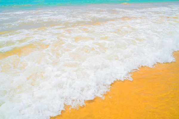 Areia Amarela Uma Onda Oceânica — Fotografia de Stock
