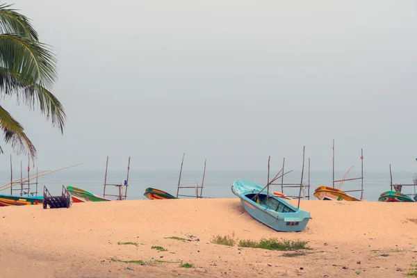 Деревянная Рыбацкая Лодка Песчаный Пляж — стоковое фото