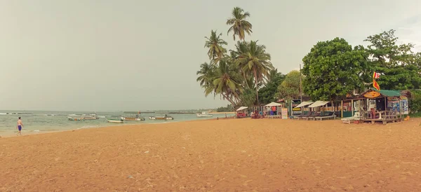 Maart 2018 Hikkauwa Sri Lanka Mensen Het Strand — Stockfoto