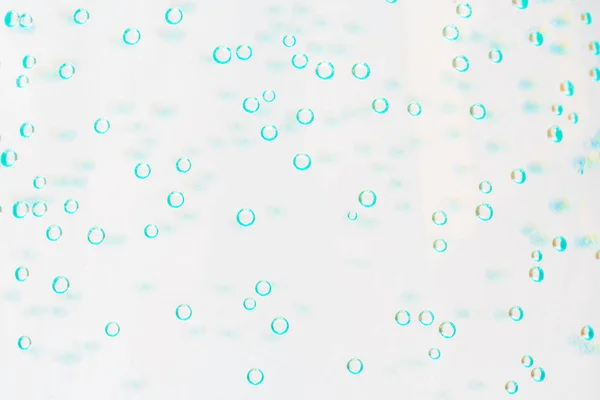 Газові бульбашки в пляшці мінеральної води . — стокове фото