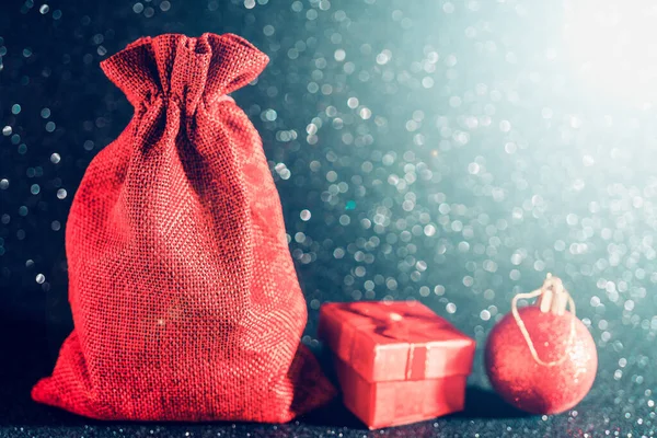 Kerstcadeaudoos Met Rood Lint — Stockfoto