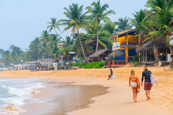 Туристи Відпочивають Піщаному Пляжі Мірісі Шрі Ланка Азія — стокове фото
