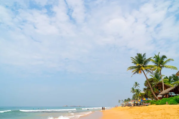 Hotéis Distantes Praia Areia Mirissa Sri Lanka Ásia — Fotografia de Stock