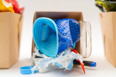 Çöp toplama ve geri dönüşüm konsepti. Yakın çekim. 