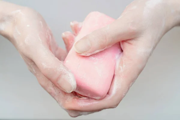 Sabão Antibacteriano Nas Mãos Desinfecção Das Mãos Com Sabão Limpeza — Fotografia de Stock