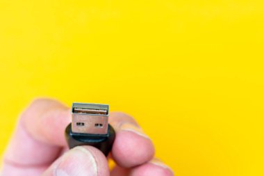 Cihaz için flaş not. Modern depolama cihazları. Bilginin dijital kaydı.