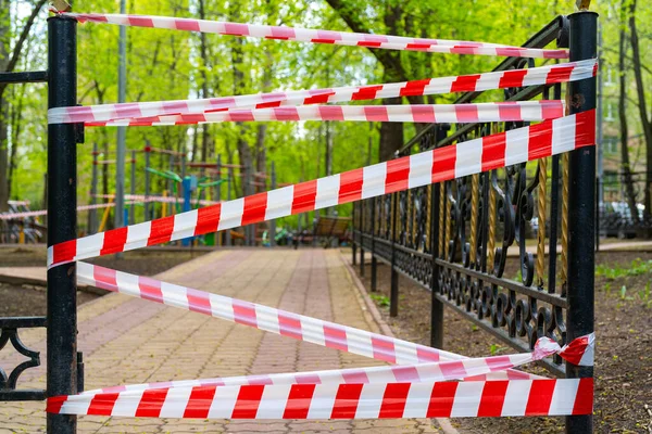 Kırmızı Kurdele Yasağı. Anaokulu karantinada..