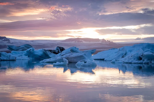 Islandia Laguny Jokulsarlon Lodowców Lodu Fragmentu Zachodzie Słońca — Zdjęcie stockowe