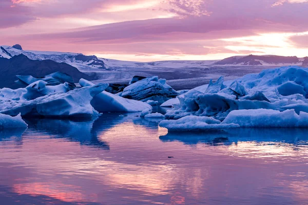 해질녘 아이슬란드 Jokulsarlon 빙산과 덩어리 — 스톡 사진
