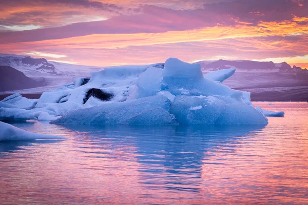 Ijsland Jokulsarlon Glacier Lagoon Ijsbergen Ijs Brok Bij Zonsondergang — Stockfoto
