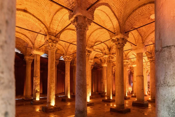 Yerebatan Cistern tai Basilica Cistern, Upotettu palatsi, Sultanahmet, Istanbul. Turkki — kuvapankkivalokuva