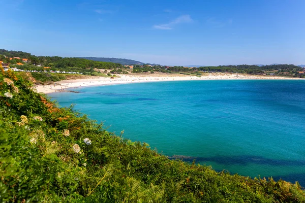 Baía idílica com praia de areia branca na costa da morte, Laxe, Galiza, Espanha — Fotografia de Stock