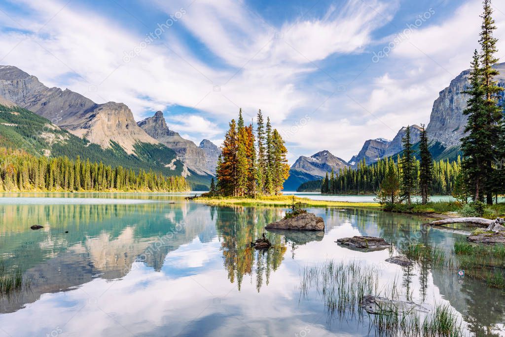 Canada, Alberta, Jasper National Park, Maligne Lake and Spirit Island