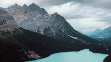 Kanada 'daki Peyto Gölü' nün yakınlaştırma manzarası Kanada 'daki Icefields Parkway, Kanada.