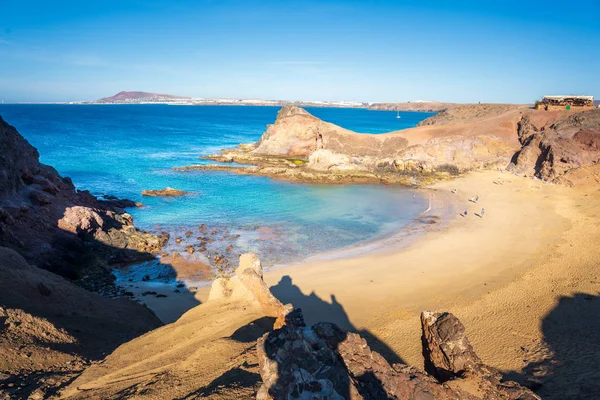 Playa de Papagayo, wild en eenzaam strand op Lanzarote, Canarische Eilanden. — Stockfoto