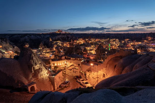 Goreme yöllä, Cappadocia, Turkki — kuvapankkivalokuva