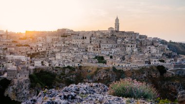 Sassi di Matera 'da günbatımı, İtalya, Basilicata' da eski bir kasaba.