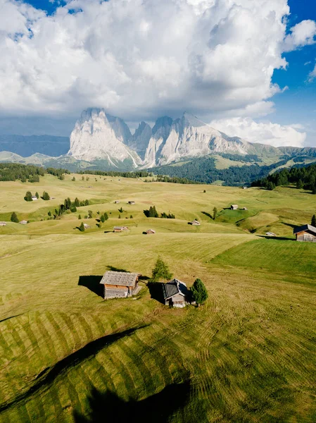 Seiser Alm, montaña Alpe di Siusi en los Dolomitas italianos — Foto de Stock