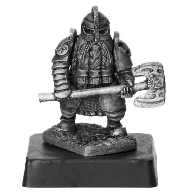 Beyaz bir arka plan üzerinde teneke gnome şekil