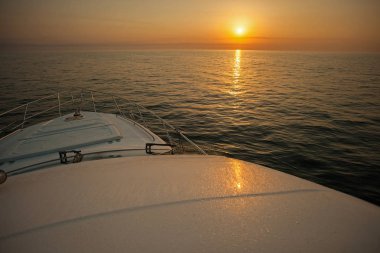 Dalgalar Karadeniz yat 