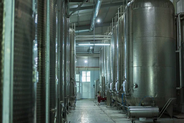 Εργοστάσιο παραγωγής του κρασιού. Νότια ποιότητας κρασί — Φωτογραφία Αρχείου