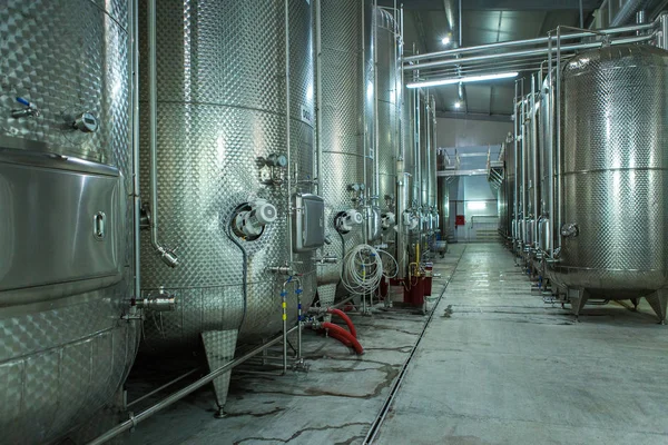 Producción de la fábrica de vino. Vino de calidad meridional —  Fotos de Stock