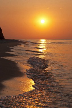 Denizde altın şafak