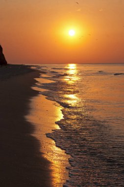 Denizde altın şafak