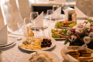 ziyafet salonu Restoran gıda ile güzel dekore edilmiş tablolar