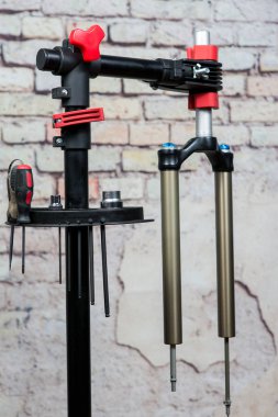 Bisiklet atölye, Bisiklet çatal bakım, araçları ve bakım