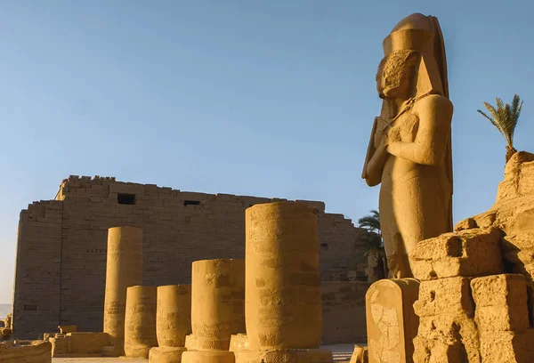 Karnak Tapınağı Tapınağın Kalıntıları Duvarda Kabartmalı Hiyeroglifler — Stok fotoğraf