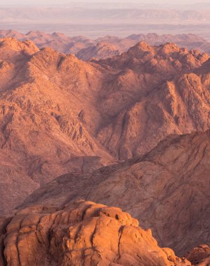 Sina Dağı 'nda şaşırtıcı gün doğumu, Mısır' da güzel şafak, dağdan güzel manzara
