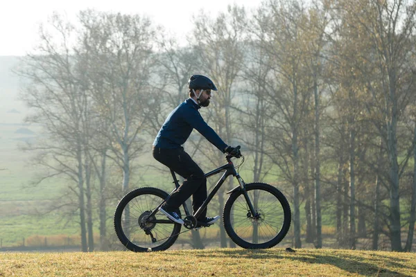 Cyklist Byxor Och Fleece Jacka Modern Kol Hardtail Cykel Med — Stockfoto