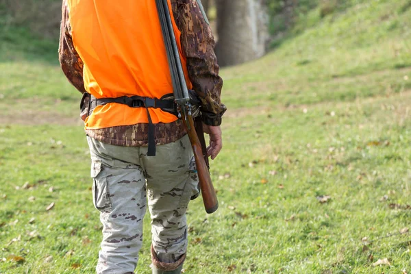 Man Gun His Hands Orange Vest Pheasant Hunt Wooded Area — Stock Photo, Image