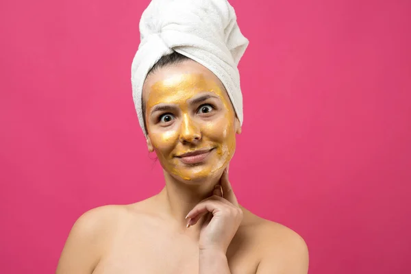 Beautiful Young Woman Facial Mask Her Head Isolated Pink — Stock Photo, Image