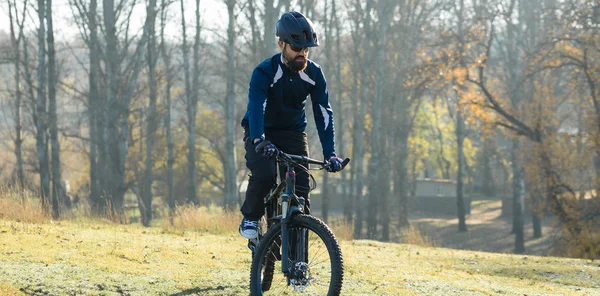 Cyclist Pants Fleece Jacket Modern Carbon Hardtail Bike Air Suspension — Stock Photo, Image