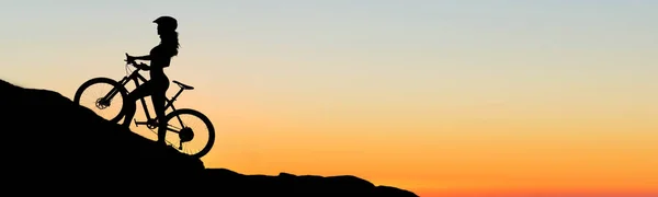 Silhouette Man Riding Bicycle Mountains — ストック写真