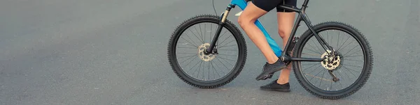 Cropped Image Woman Riding Bicycle Road — Stock Photo, Image