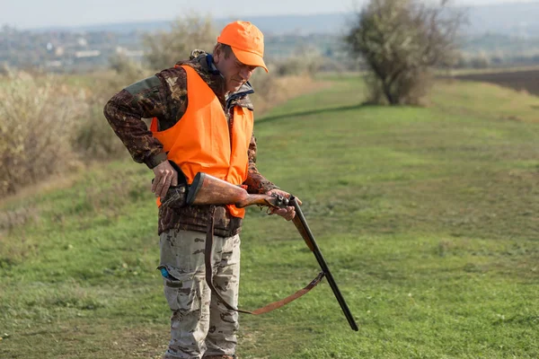 Man Gun His Hands Orange Vest Pheasant Hunt Wooded Area — Stock Photo, Image