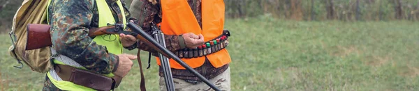 Mans Gun His Hands Orange Vest Pheasant Hunt Wooded Area — Stock Photo, Image