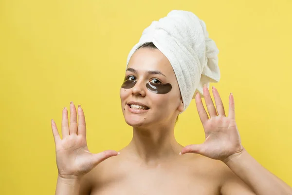 Young Beautiful Girl White Towel His Head Wears Collagen Gel — Stock Photo, Image