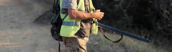 Male Hunter Rifle Outdoors — Photo