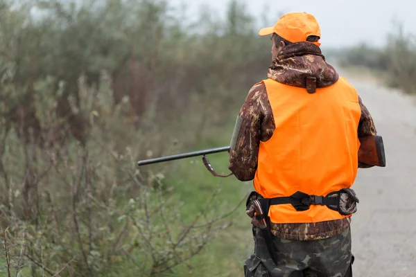 Man Gun His Hands Orange Vest Pheasant Hunt Wooded Area — Stock Photo, Image