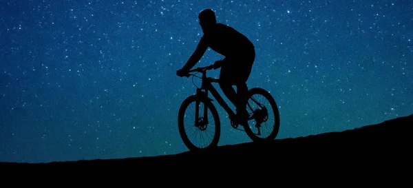 Silhouette Eines Radfahrers Auf Einem Mountainbike — Stockfoto