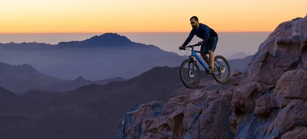 Radfahrer Auf Dem Mountainbike — Stockfoto