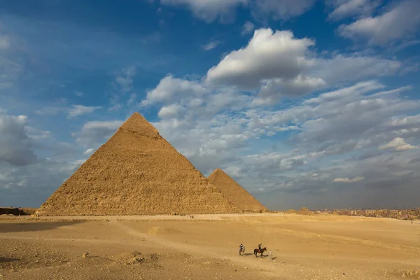 Famosas Grandes Pirâmides Gizé Deserto Areia Cairo — Fotografia de Stock