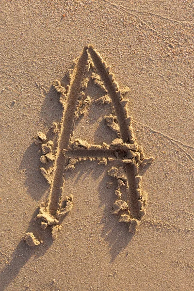 Alfabet Brieven Handgeschreven Zand Het Strand — Stockfoto