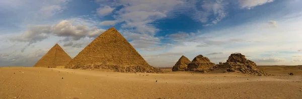 Berömda Giza Pyramiderna Sandöknen Kairo — Stockfoto