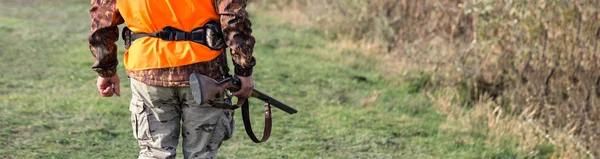 Homme Avec Pistolet Main Gilet Orange Lors Une Chasse Faisan — Photo