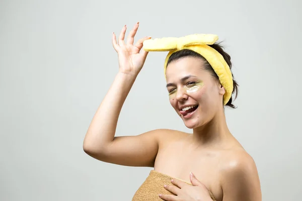 Young Beautiful Girl White Towel His Head Wears Collagen Gel — Stock Photo, Image